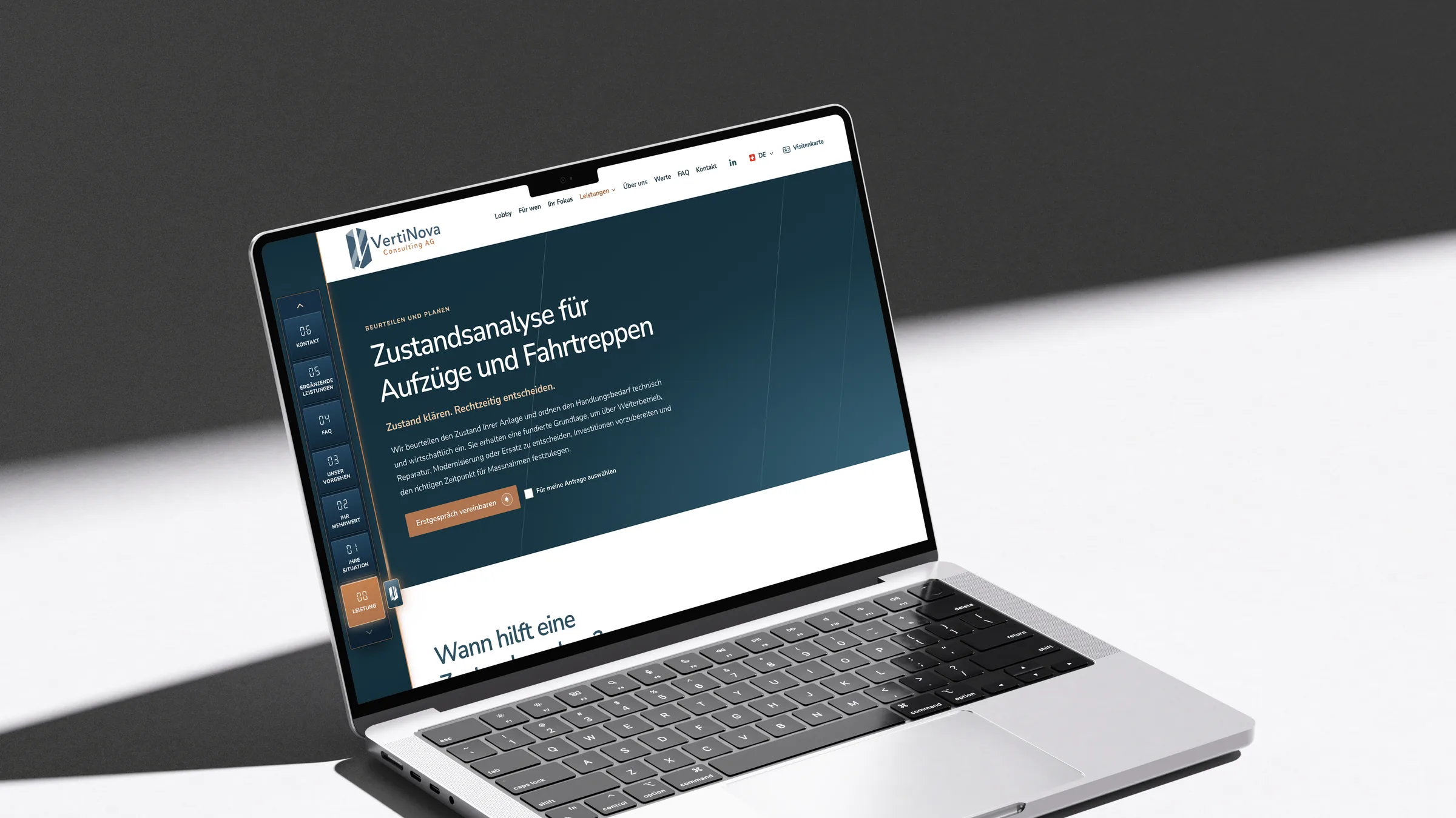 VertiNova Consulting AG, Leistungsseite mit Tableau auf dem Laptop